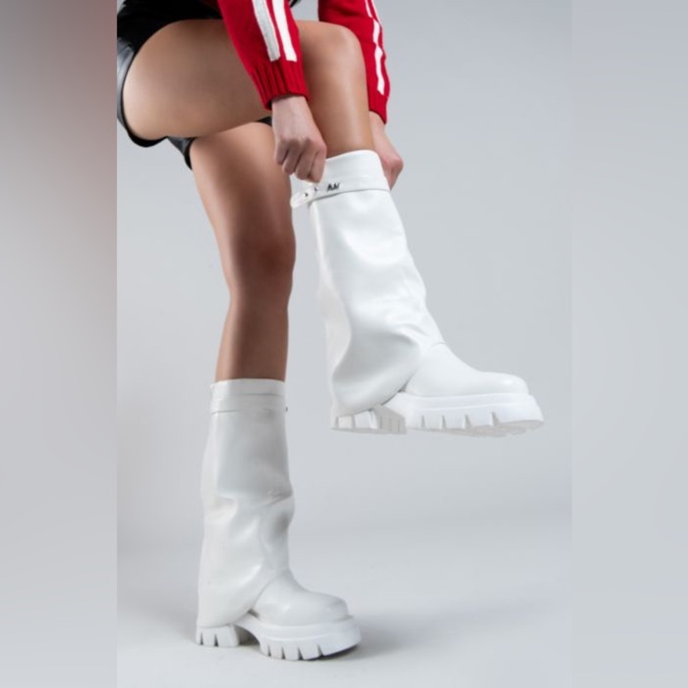 AZALEA WANG JET FOLD OVER FLATFORM FUTURISTIC BOOT IN WHITE